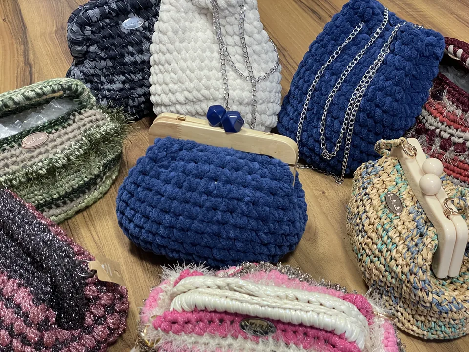 Borse e creazioni handmade colorate lavorate all'uncinetto