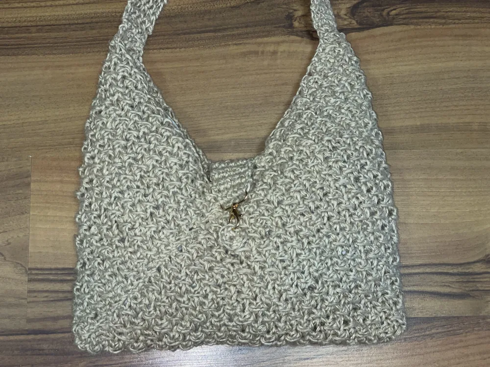Borsa beige handmade lavorata all'uncinetto